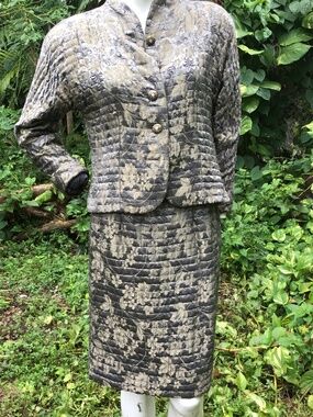 Vintage Carolyn Roehm silk light weight suit